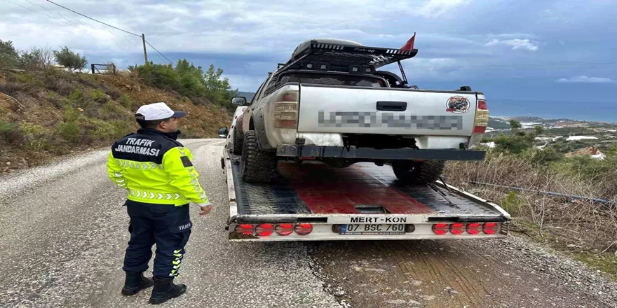 Alanya’da Çakarlı Araç Kullanan Sürücüye 96 Bin TL Ceza