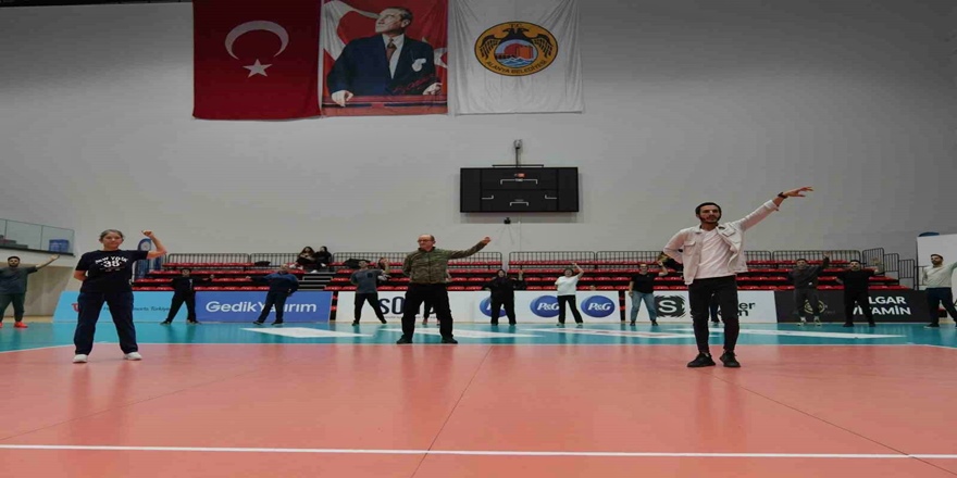 Alanya'da Zeybek Kursları İlgi Görüyor