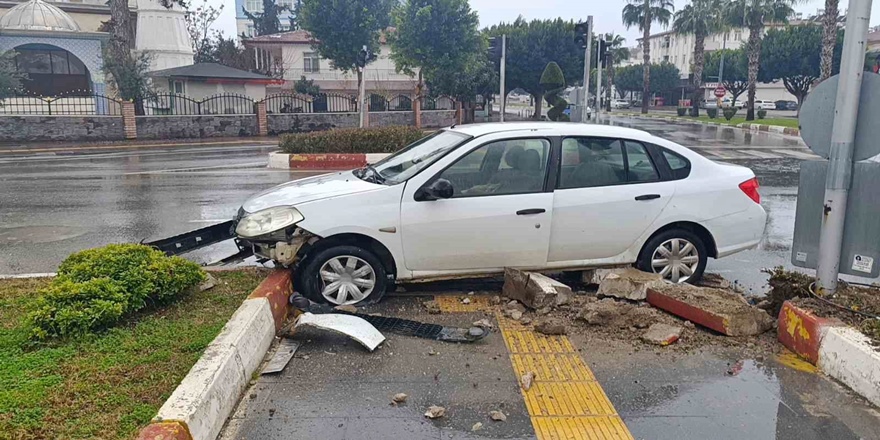 Manavgat’ta Trafik Kazası: 3 Yaralı