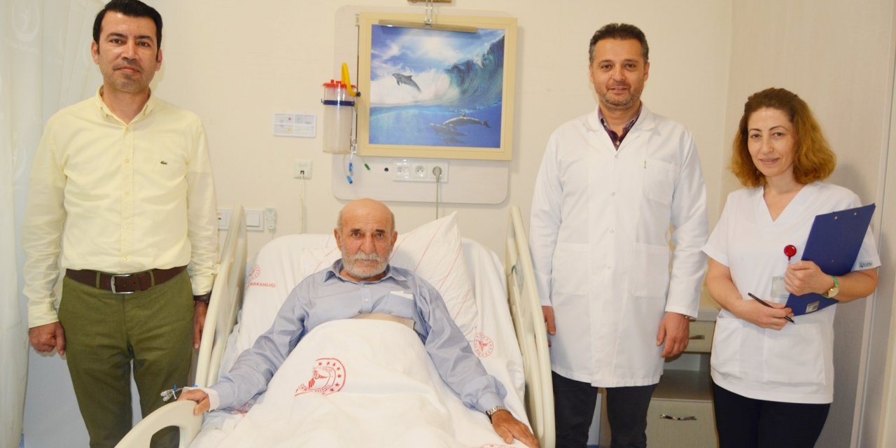 Alanya’da 65 Yaşındaki Hasta Kapalı Yöntem Ameliyat İle Tümörden Kurtuldu