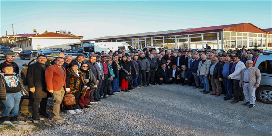 Başkan Özçelik Karamanlar Mahallesi’nde Vatandaşlarla Buluştu