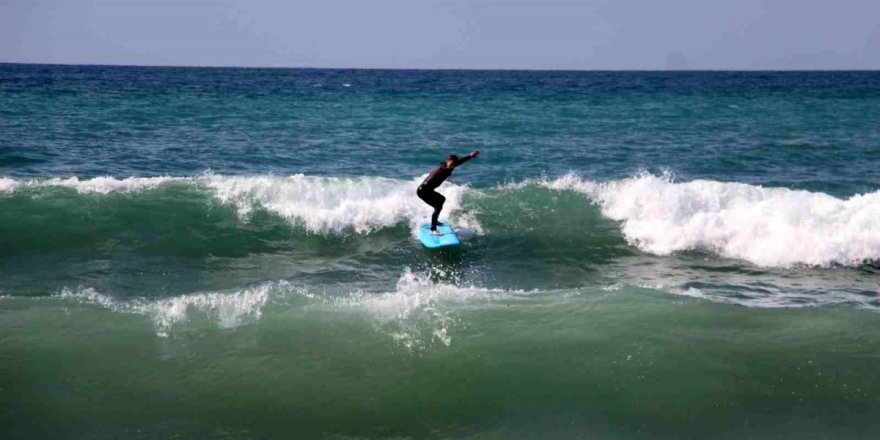 Alanya'da Yabancı Uyrukluların Sörf Keyfi