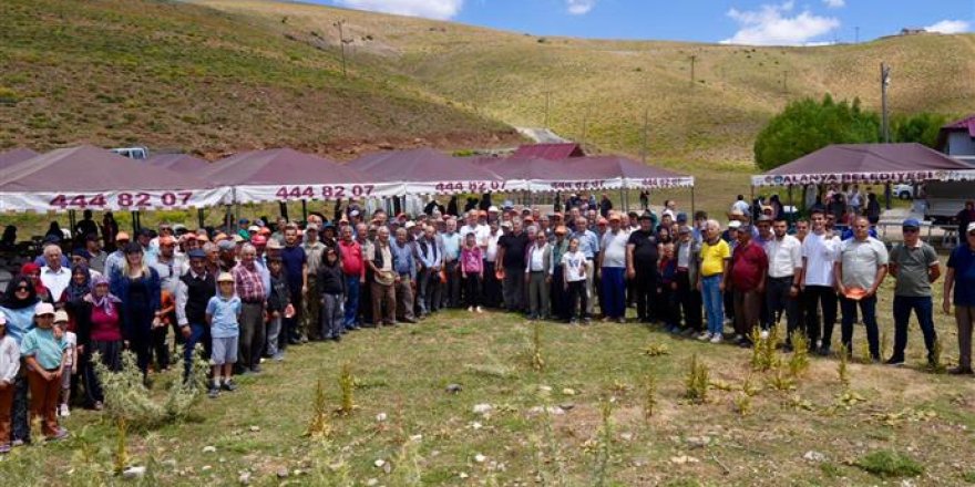 Başkan Özçelik Yaylalarda Vatandaşla Buluştu