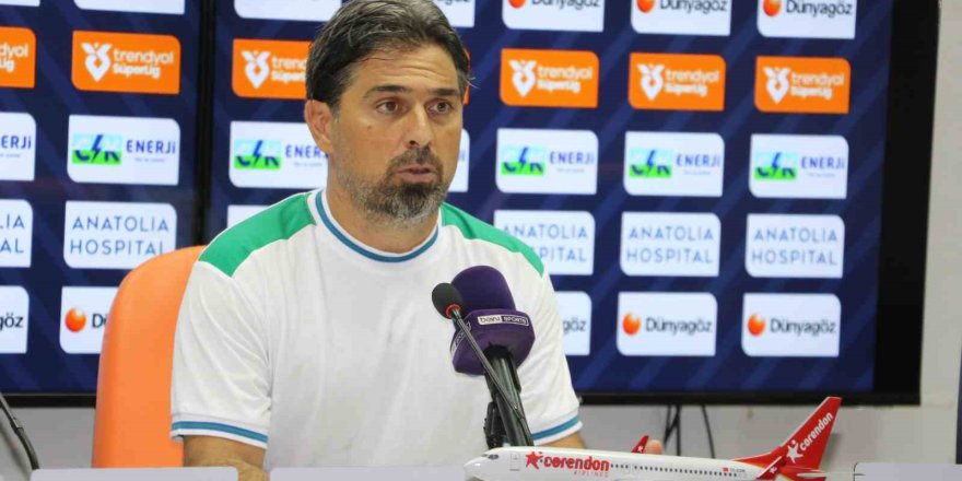 İlhan Palut: “Çok Gol Kaçırıyoruz Maalesef”