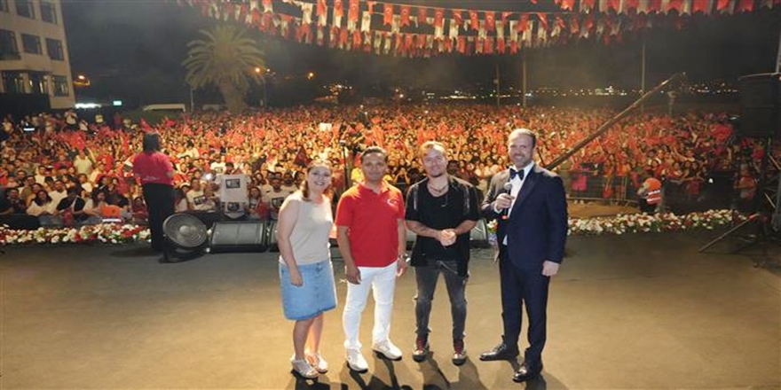 Alanya’da 30 Ağustos coşkusu: Fener Alayı ve konser