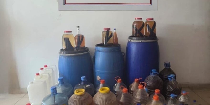 Alanya’da ev baskını: Yüzlerce litre sahte içki ele geçirildi