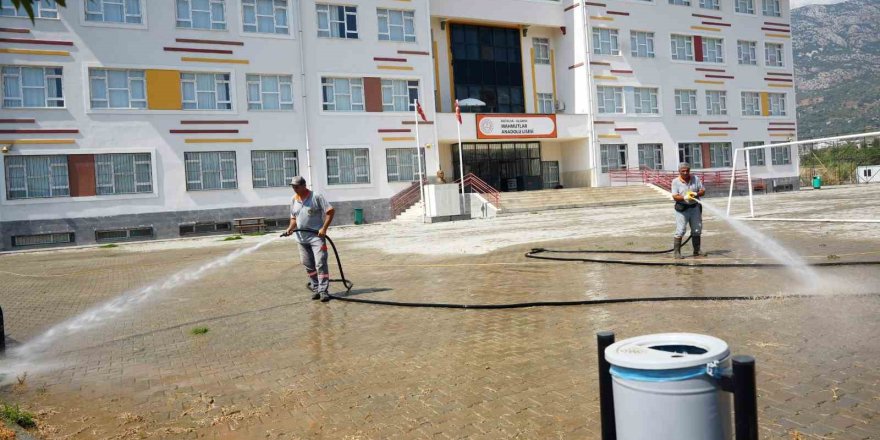 Alanya’da okullarda yeni dönem öncesi temizlik seferberliği