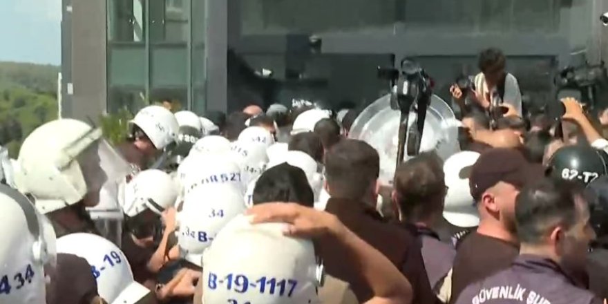 Gürsel Tekin CHP İl Binasına Giriş Yaptı