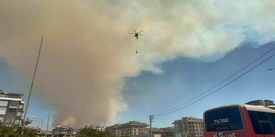 Alanya’da orman yangınına havadan ve karadan müdahale