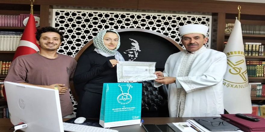 Alanya’da Ukraynalı Veronika İslam’ı Seçti