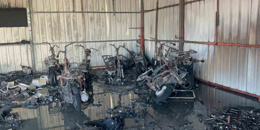 Alanya’da Servis Yangını: 10 Motosiklet Küle Döndü