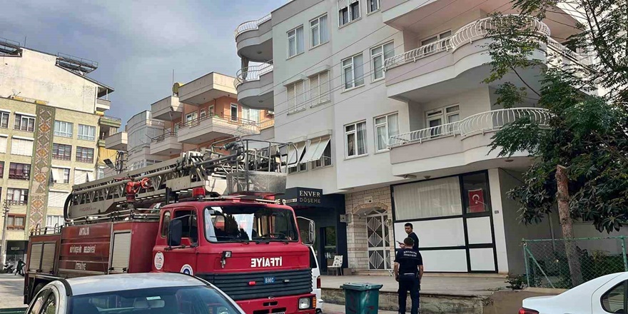 Kapıyı kilitleyip TV izleyen çocuk itfaiyeyi alarma geçirdi