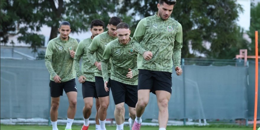 Alanyaspor, Karagümrük maçı için sahaya indi