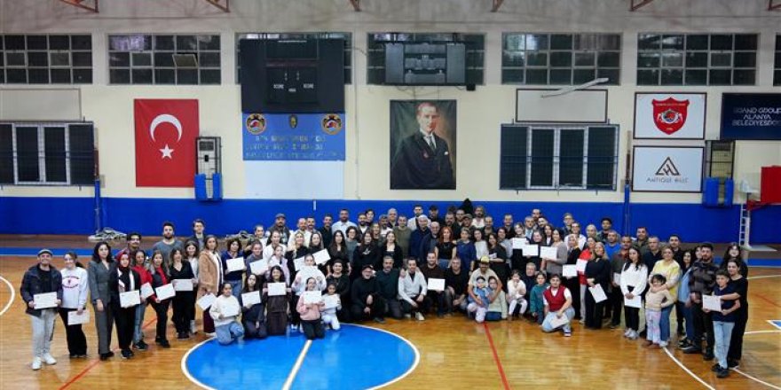 Alanya’da Zeybek Coşkusu: 3. Dönem Sertifikayla Bitti