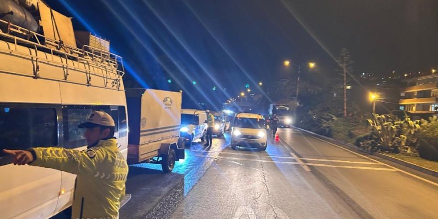 Alanya’da yılbaşı denetimlerinde 30 aranan kişi yakalandı