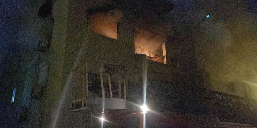 Apartman dairesi küle döndü, komşular seferber oldu