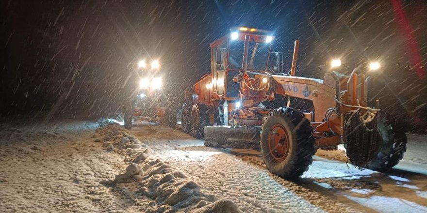 Antalya–Konya yolunda kar alarmı: Alacabel beyaza büründü