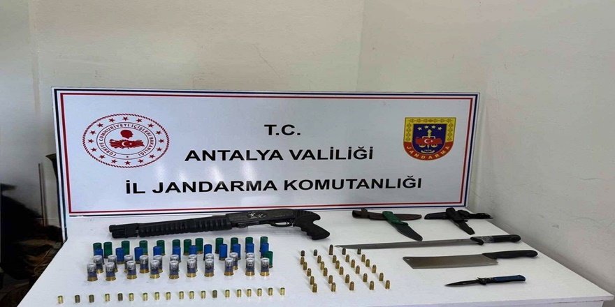 Kepez’de jandarmadan ruhsatsız silah operasyonu