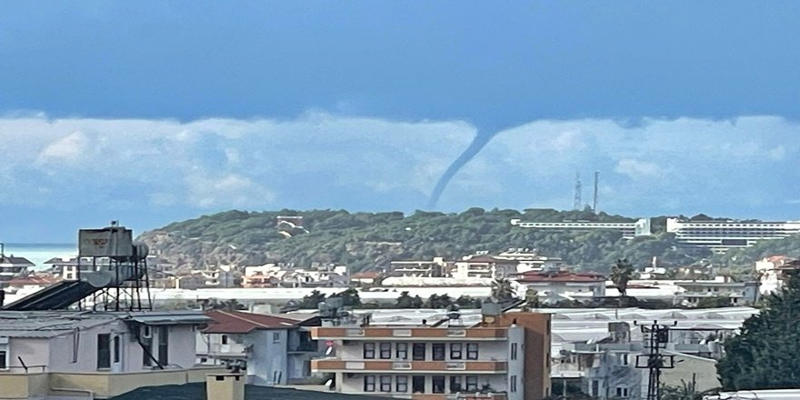 Alanya açıklarında deniz hortumu korkuttu