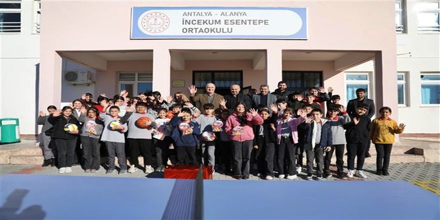 Alanya’da atık pil yarışmasının kazananları ödüllendirildi