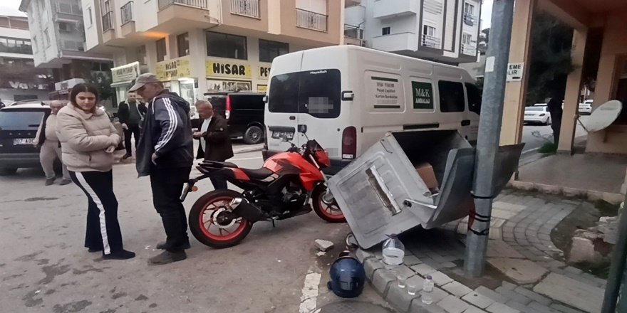 Manavgat’ta dur tabelası hiçe sayıldı: Motosikletli kadın yaralı