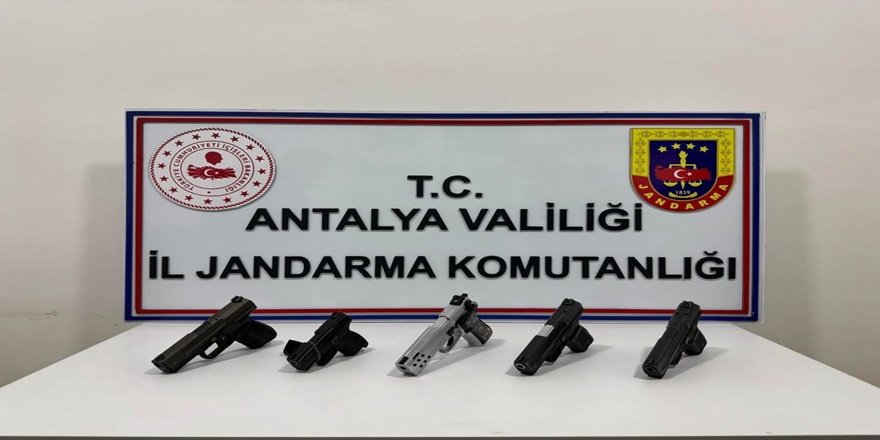 Alanya’da Ruhsatsız Silah Operasyonu: 5 Tabanca Ele Geçt