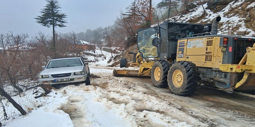 Antalya’da kar ve tipi: Toroslar’da mahsur kalanlar kurtarıldı