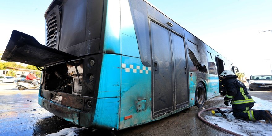 Antalya’da halk otobüsü alev aldı, facia son anda önlendi