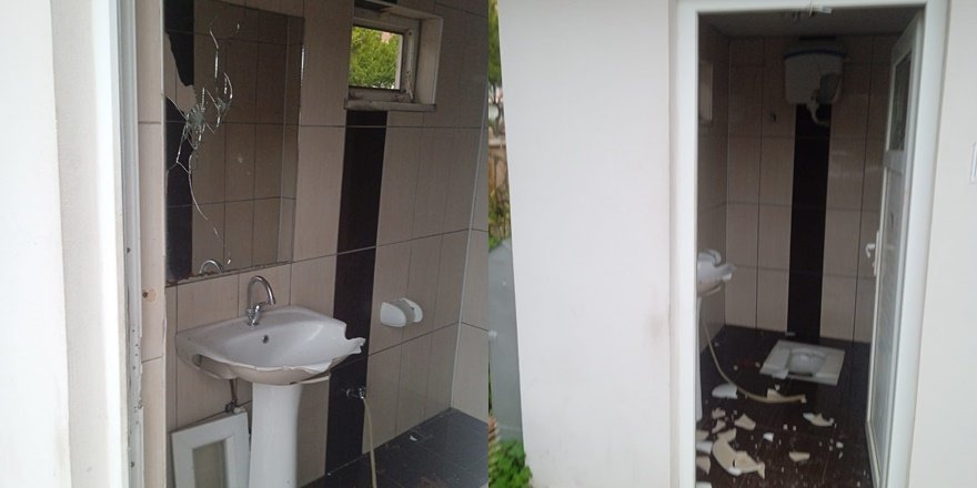 Alanya’da umumi tuvalet vandalların hedefi oldu