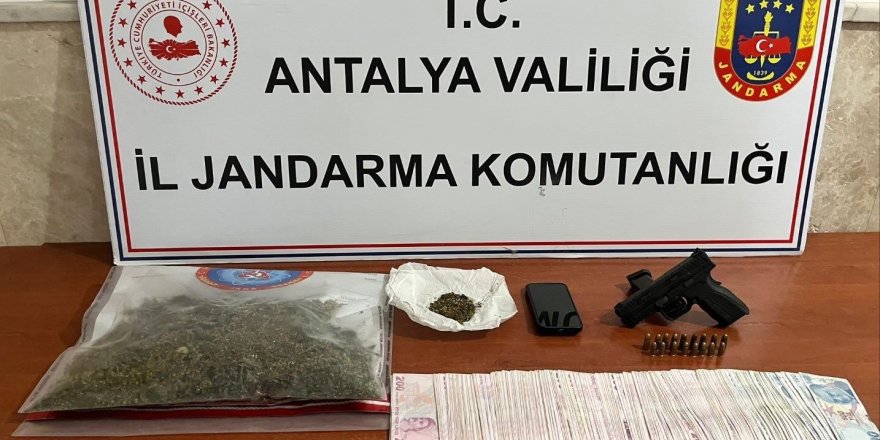 Alanya’da jandarmadan uyuşturucu ve silah operasyonu