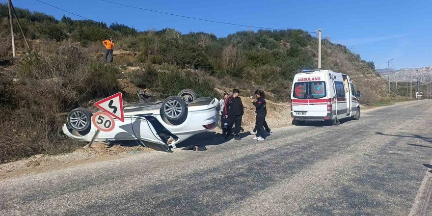Manavgat’ta Ters Dönen Otomobilde Sürücü Yaralandı
