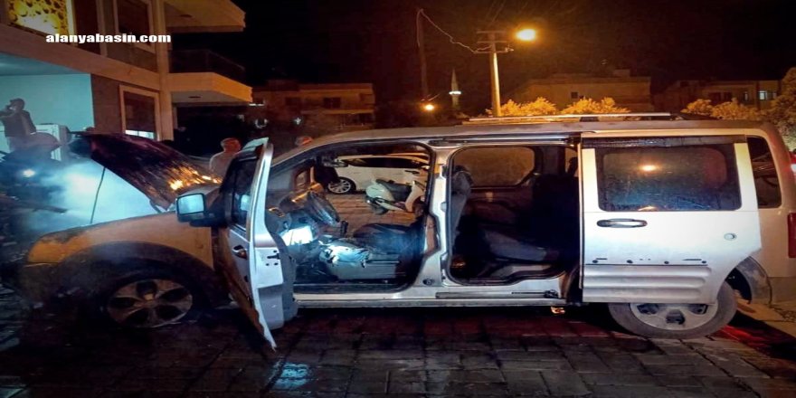 Gazipaşa’da Gece Yarısı Alevli Panik: Araç Kül Oldu!