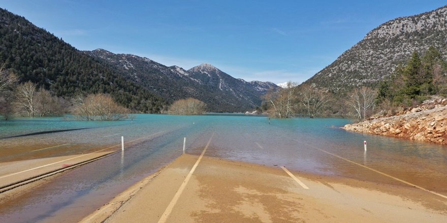 Antalya-Konya Yolunda 4 Km Sular Altında!