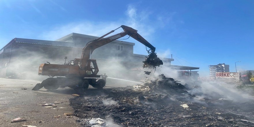 Serik’te Sanayi Sitesinde Korkutan Yangın