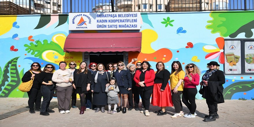 Muratpaşa’da kadın kooperatiflerinden balmumu atölyesi