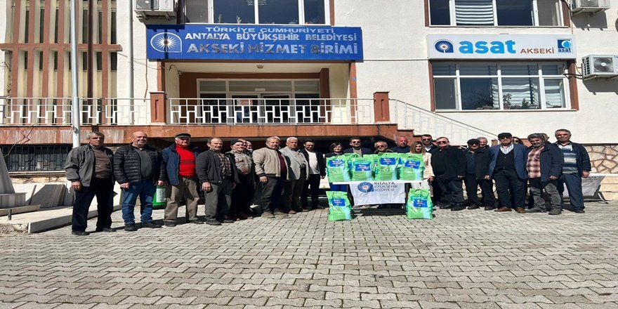 Aksekili üreticilere bordo bulamacı desteği