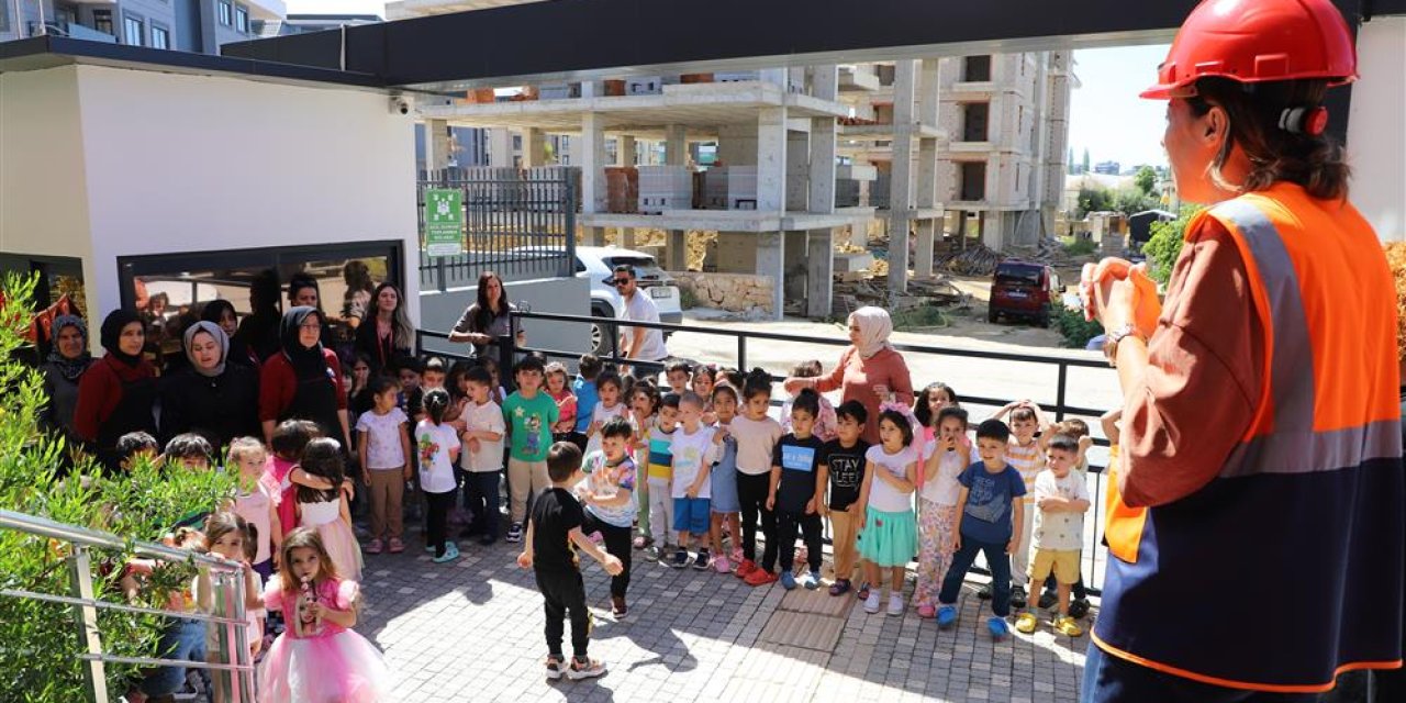 Alanya Belediyesi Çocuk Kreşinde Afet Tatbikatı