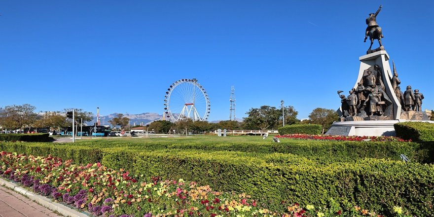 Antalya bahara hazırlanıyor: 4 milyon çiçek dikiliyor