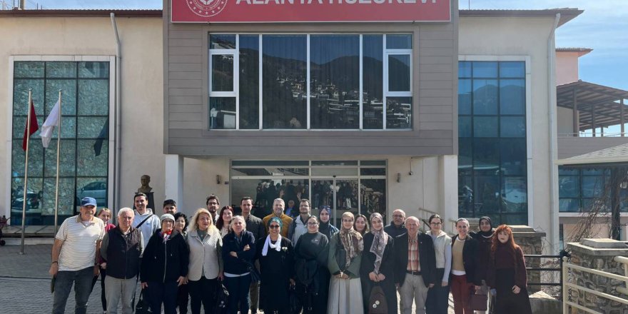 ALKÜ’lü Öğrencilerden Huzurevine Anlamlı Dokunuş