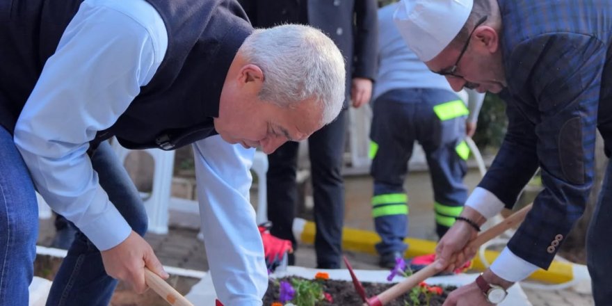 Alanya’da şehitlik ve kimsesizler kabrine ziyaret