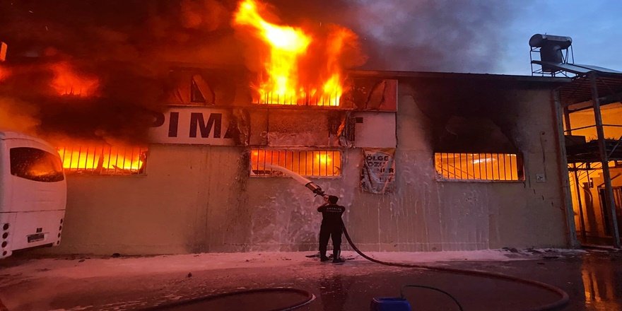 Antalya’da Depo Yangını: Alevler Sabahı Sardı