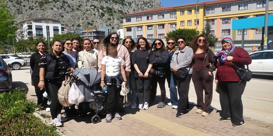 Velilerden darp iddialı öğretmene destek