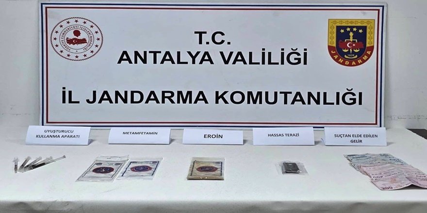 Döşemealtı’nda uyuşturucu operasyonu: 1 kilo ele geçirildi