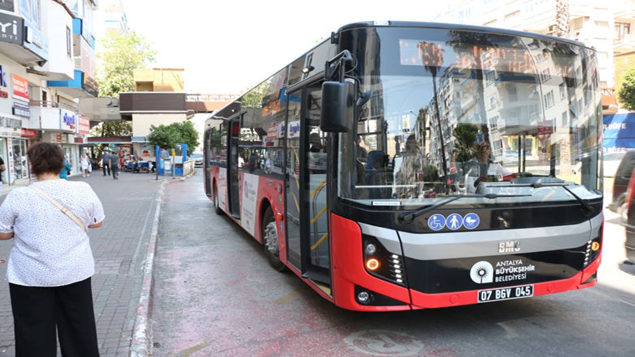 Antalya'da 15 Temmuz'da Ücretsiz Toplu Ulaşım Hizmeti