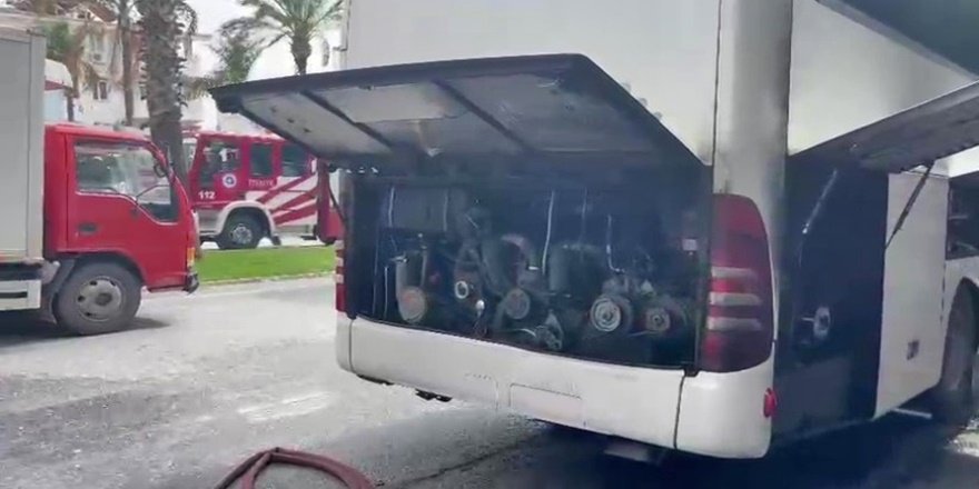 Manavgat’ta Park Halindeki Otobüste Yangın