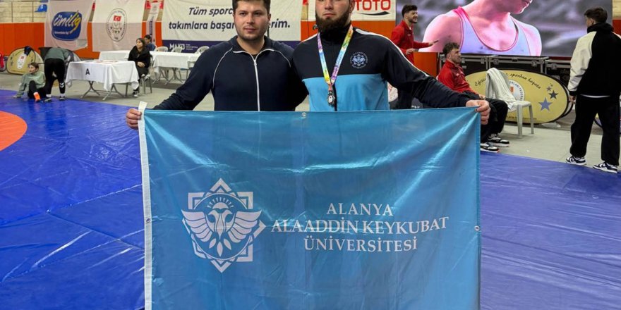 ALKÜ’lü güreşçi minderde destan yazdı