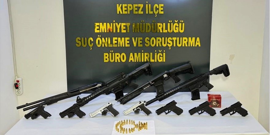 Kepez’de Şafak Baskını! 11 Adrese Eş Zamanlı Operasyon