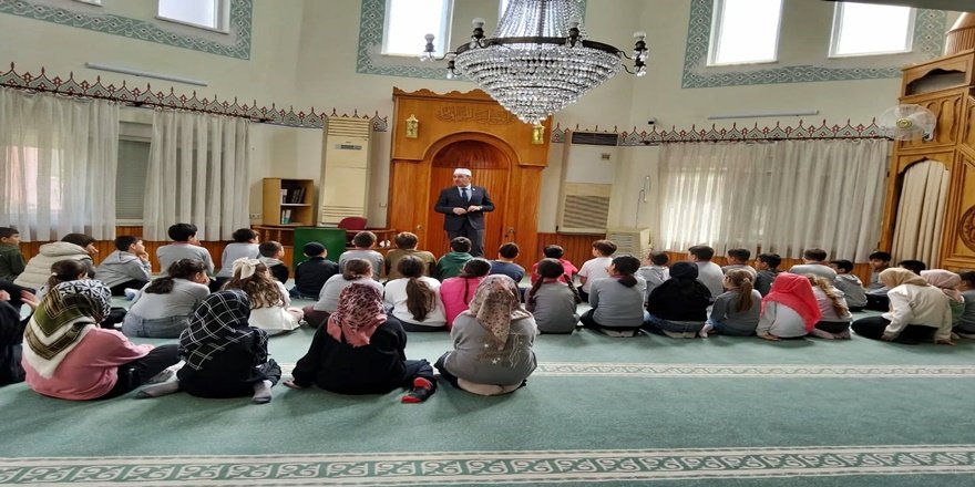 Alanya’da Müftü Seven’den Gençlere Anlamlı Mesaj