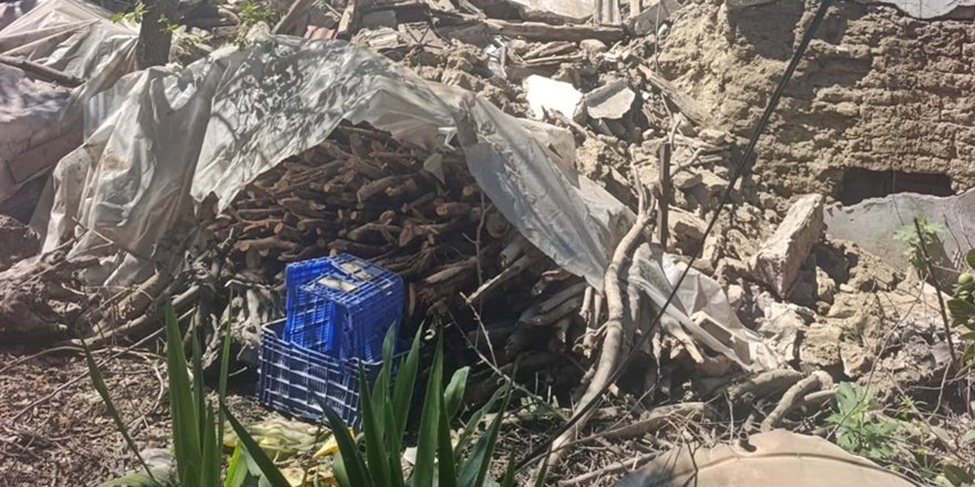 Antalya’da korkutan çökme! 2 katlı ev yerle bir