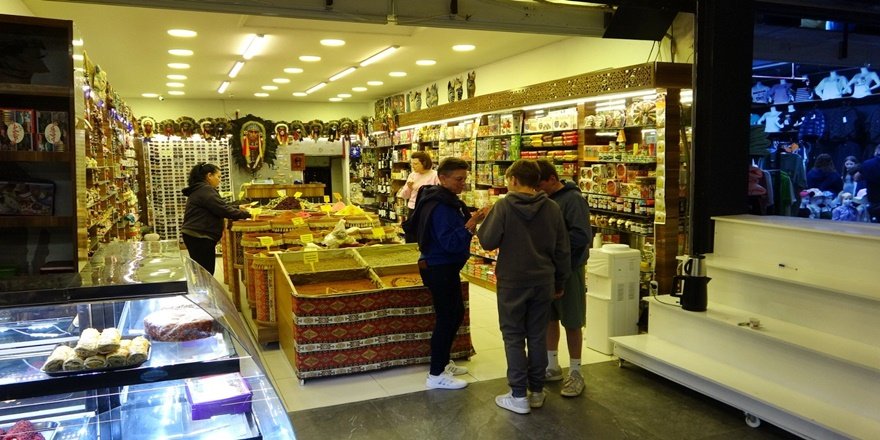 Titreyengöl Karanlığa Gömüldü, Esnaf Tepkili